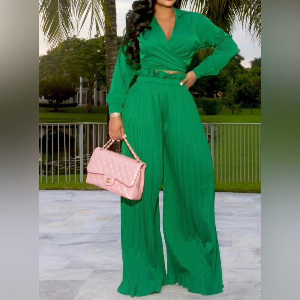 Green Pleated Palazzo Pants Set. SzS. NWT. Look stunning in this pretty set🔥💣